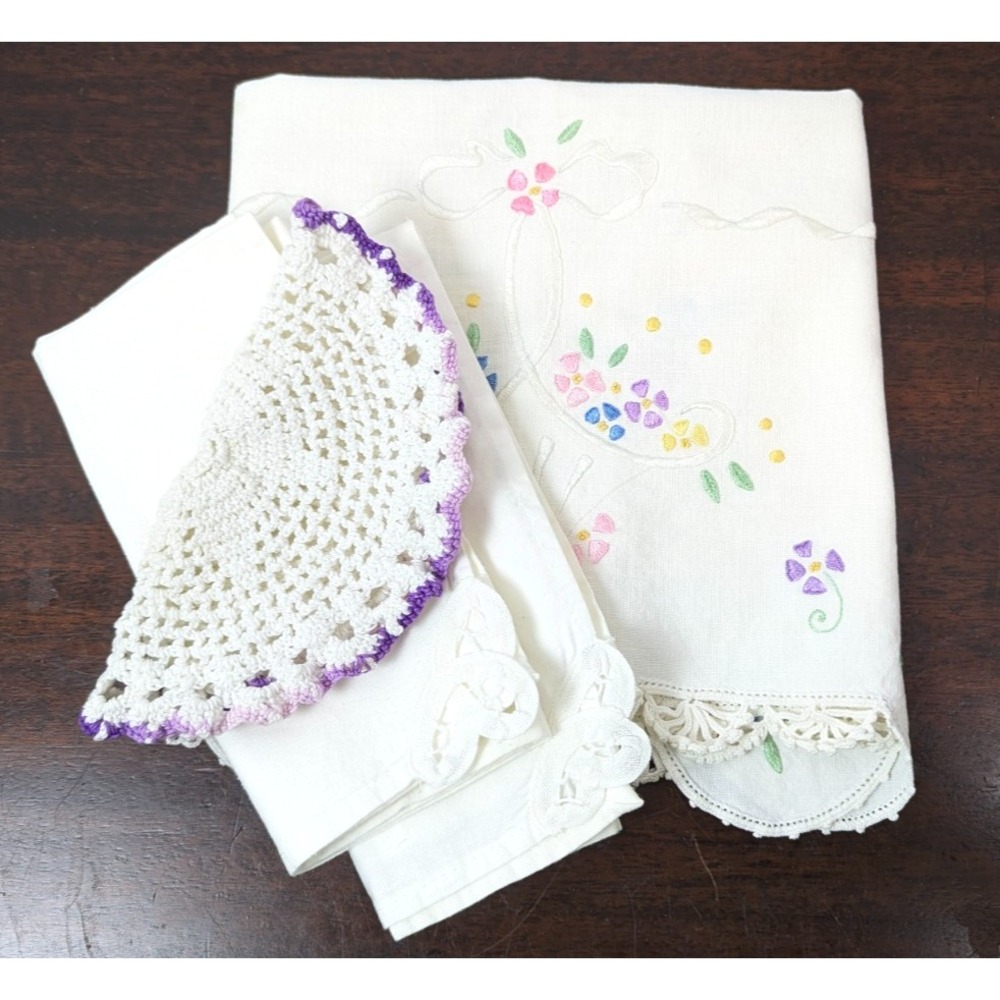 Vintage Linen Table Runner 36" Embroidered Floral Doily 2 Napkins Crochet Lace